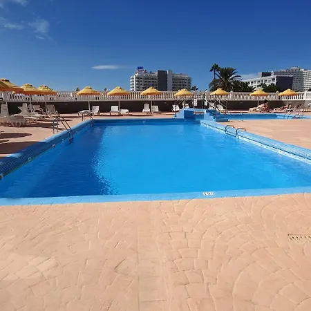 Olympia With Balcony And Pool, Americas شقة